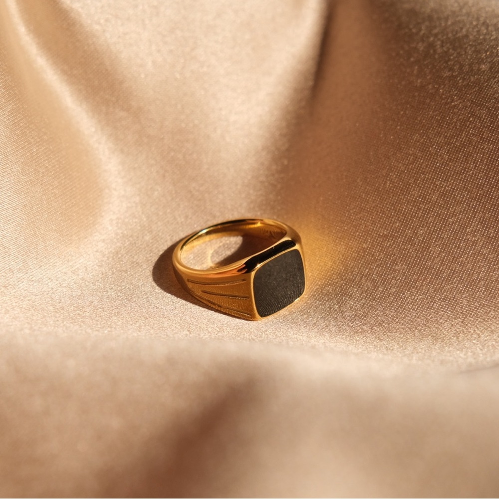 CLOSING SALE 🔥18K Gold Plated Black Spinel Signet Ring - Picture 9 of 10
